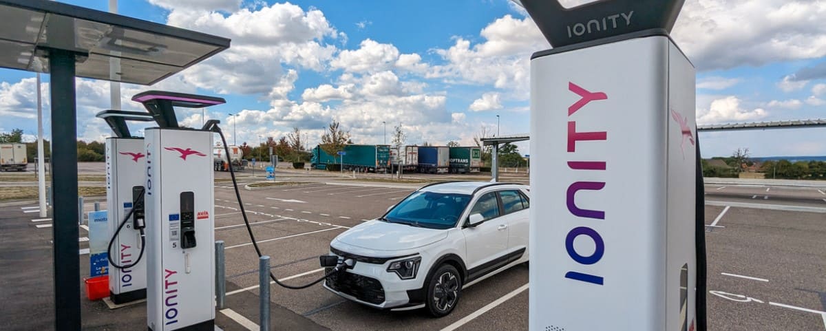 Voiture électrique à une borne de recharge