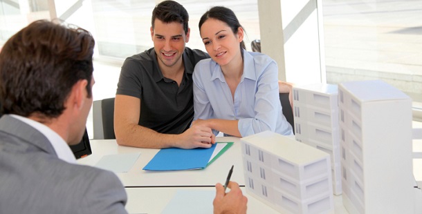 Pourquoi les agents immobiliers vont-ils devenir des courtiers ?