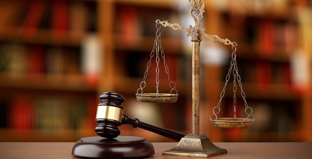 Les arrêtés pris en application de la loi Macron attaqués par de jeunes notaires