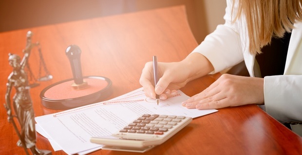 En quoi consistent les charges financières payées aux notaires ?