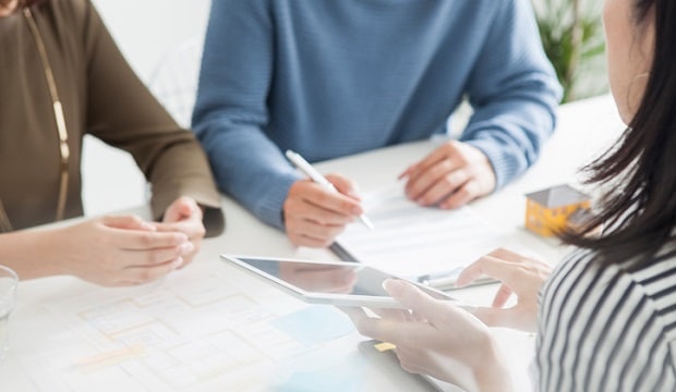 Le professionnel du courtage loue ses services aux souscripteurs de crédit immobilier