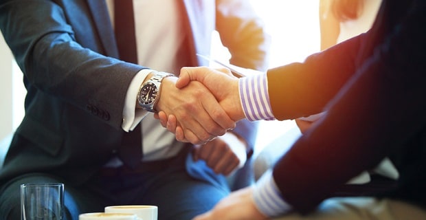 Laissez-vous accompagner par un courtier lors du rachat de vos crédits