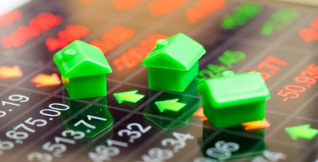 L’épargnant doit-il privilégier un placement boursier ou un investissement immobilier en 2018 ?