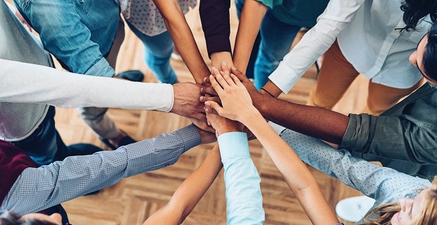 Concilier obligations pro et perso : le défi quotidien des millions d’aidants français