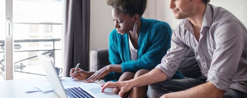 ménages traitant un dossier immobilier