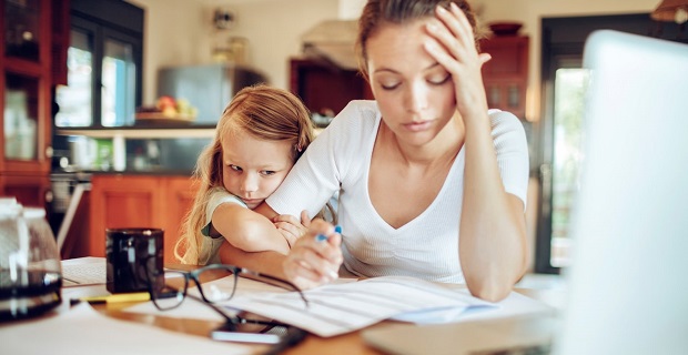 Le surendettement touche de plus en plus les mères célibataires