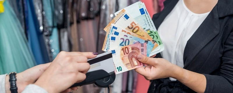 carte bancaire et billets 