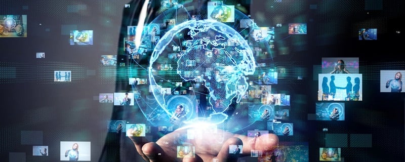 mains avec globe en reseau