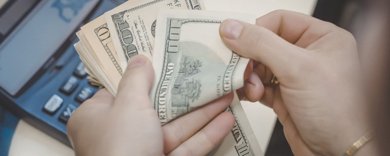 La dette des ménages américains et les défauts de paiement atteignent des niveaux inquiétants