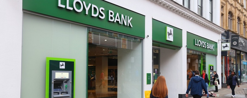La banque britannique Lloyds prévoit de réduire ses activités de change