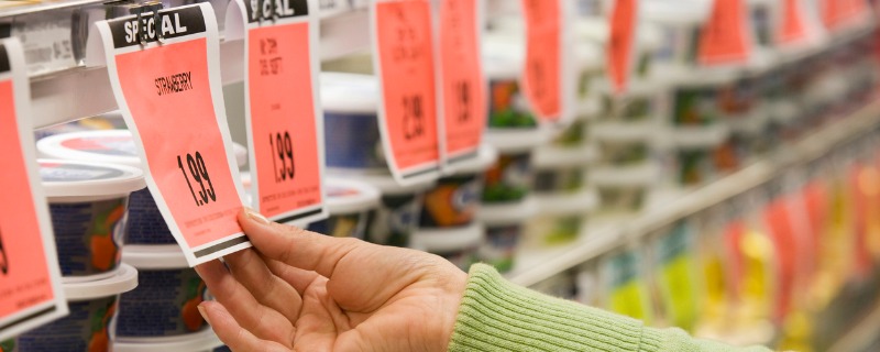 Consommation : les services coûtent cher, l’alimentation un peu moins