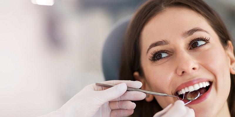 Les personnes souffrant de maladie parodontale risquent-elles davantage de contracter un AVC ? 