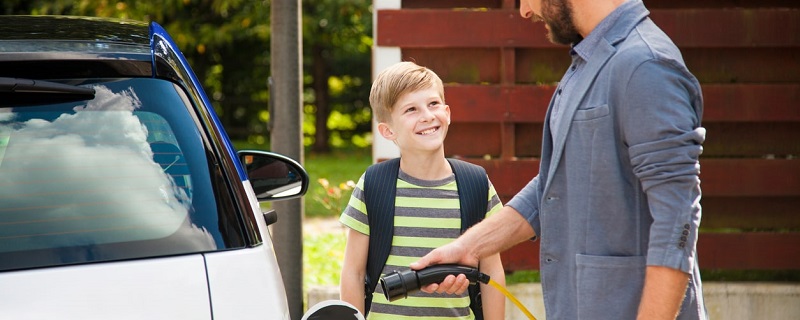 L’achat d’une automobile propre neuve ouvre droit à plus de 10 000 euros d’aides diverses