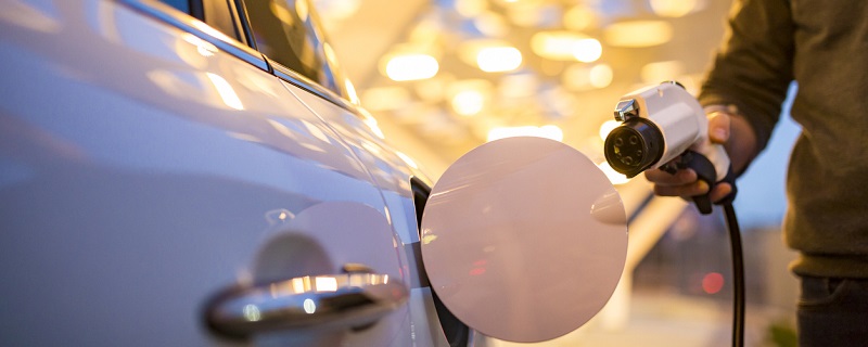 La voiture électrique connait un engouement croissant auprès des ménages aisés