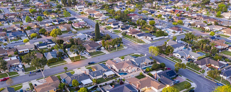 Aux États-Unis, le nombre de maisons anciennes vendues dépasse les prévisions