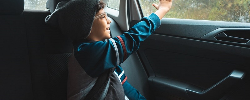 Le recyclage d’air dans une voiture est meilleur en ouvrant les fenêtres opposées aux occupants