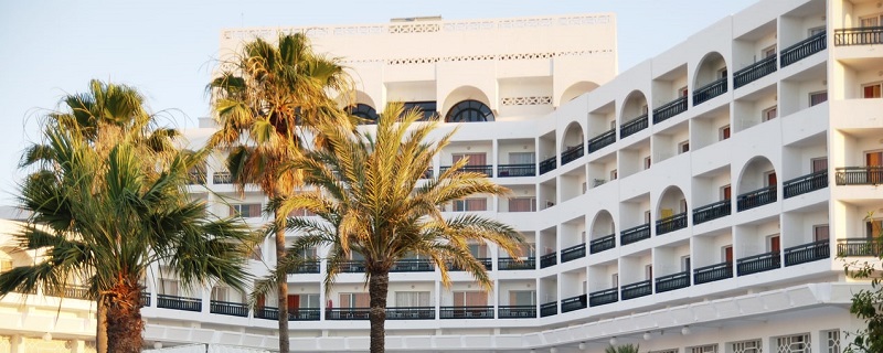 Un hôtel de luxe tunisien se transforme en partie en Ehpad pour accueillir les personnes âgées