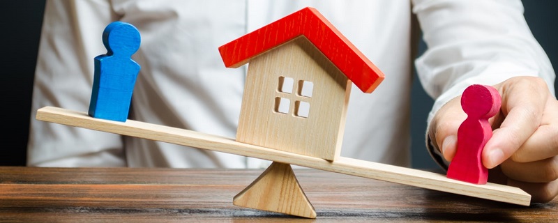 En Italie, des maisons vendues à un euro sèment la discorde