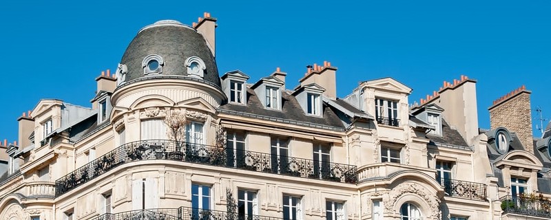 Une fin mémorable pour cet immeuble de bureaux des années 70 destiné à la démolition