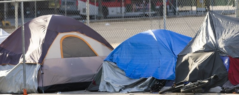 À Los Angeles, des « tiny houses » pour servir de refuge temporaire aux sans-abris