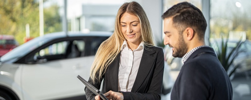 Les concessionnaires automobiles ne vont pas disparaitre de sitôt…