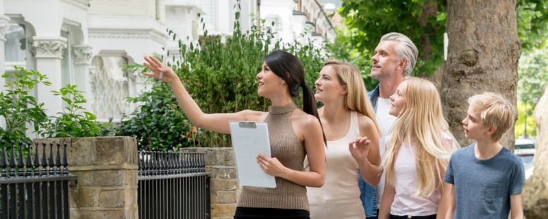 Si les Français fuient peu à peu les grandes agglomérations, les investisseurs étrangers s’y ruent