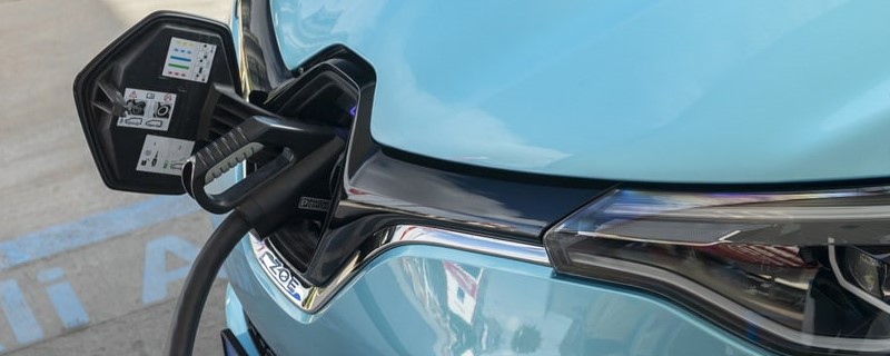 Voitures électriques et hybrides : plus de 300 000 unités vendues en 2021