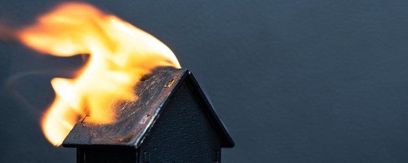 Le remplacement des revêtements en cause dans l’incendie de la tour Grenfell coûtera 4 milliards de livres aux promoteurs 