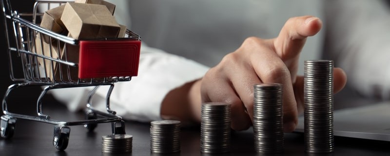 piles de pièces et chariot