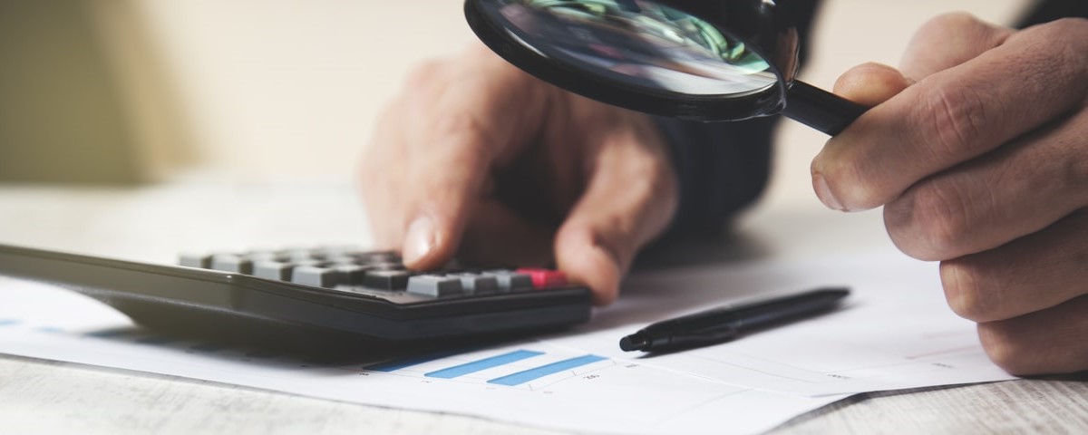 calculatrice et loupe