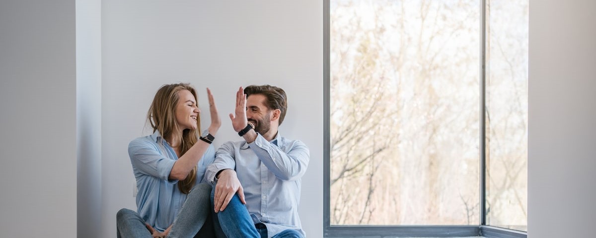 couple dans un appartement
