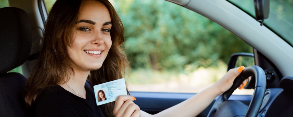 Permis à 17 ans : les enjeux de la surprime pour les jeunes conducteurs