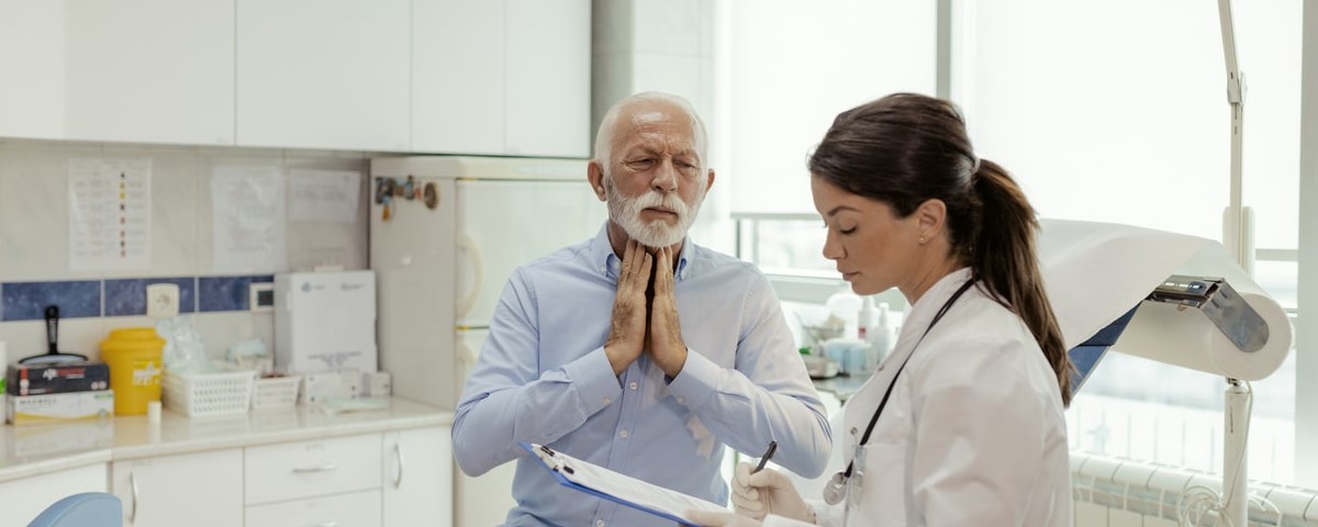 Dans quelles conditions une personne ayant eu un cancer de la gorge peut souscrire une assurance ?