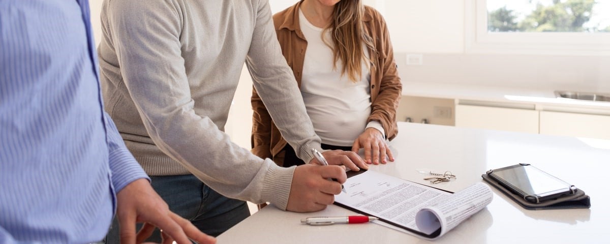 Emprunter au maximum ou mobiliser l’épargne : quelle stratégie pour un prêt immobilier ? 