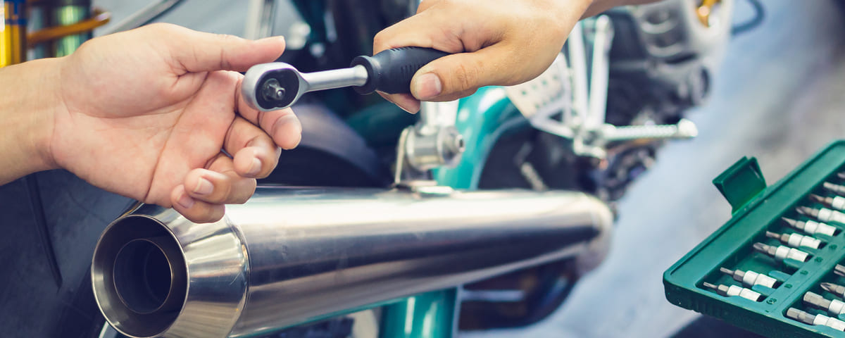 Défaut de contrôle technique pour les deux-roues : quels impacts sur l’assurance ?