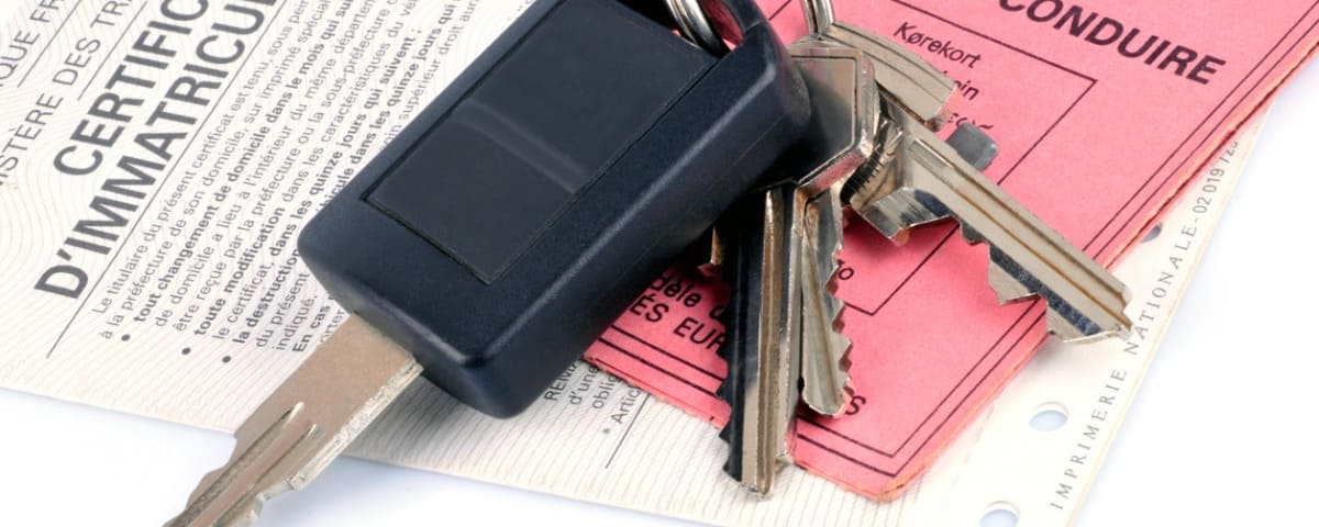 Vignette d’assurance : faut-il s’en débarrasser définitivement ?