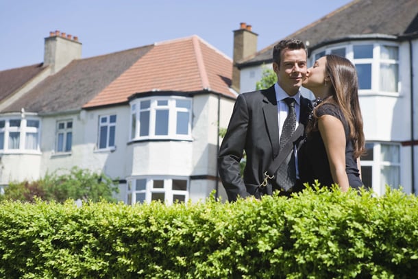 Acheter un bien immobilier à deux, un engagement plus fort que le mariage ?