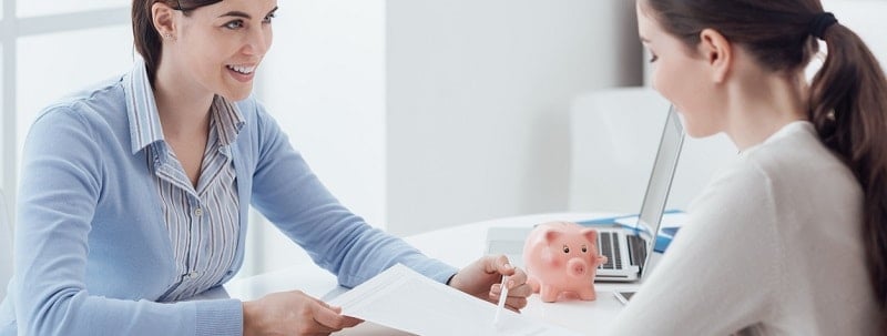 un assureur face à un emprunteur