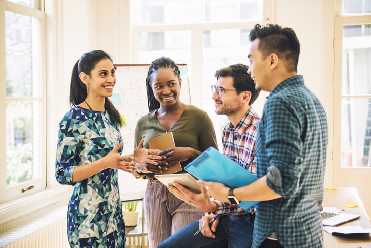 échanges sur le contrat d'expatrié en assurance de pret immobilier