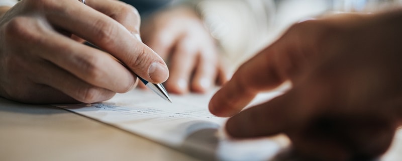 signature contrat d'assurance prêt immobilier pour parapente