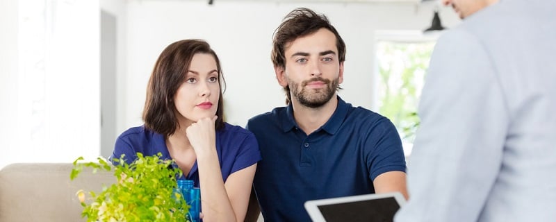 couple dans un appartement