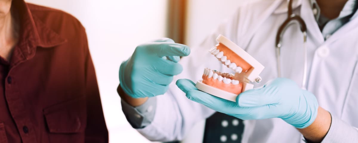 Quelle mutuelle pour implant dentaire choisir ?  