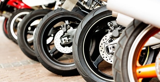 Faut-il privilégier une LOA ou crédit moto ? 