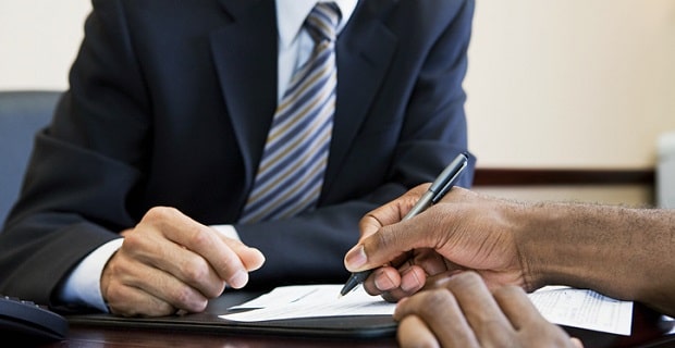 Entretien entre un professionnel et un client sur les inconvénients du credit personnel 