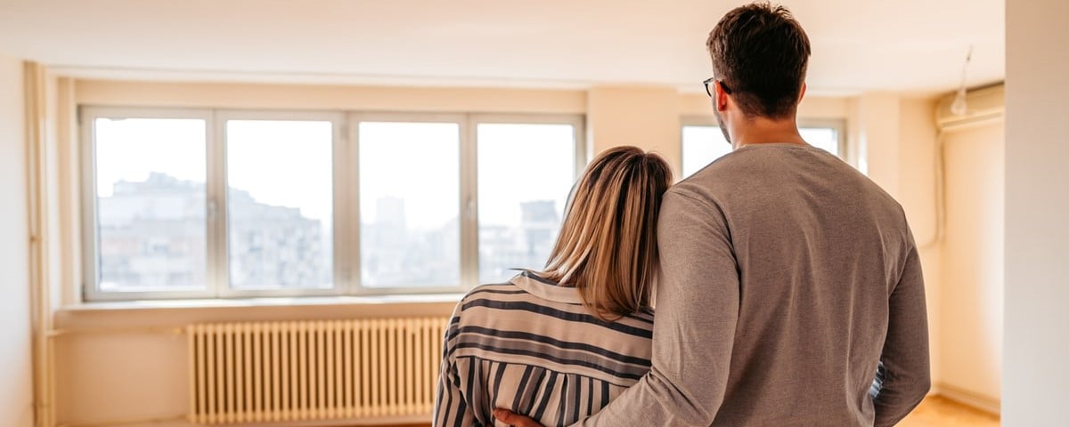 couple dans un appartement